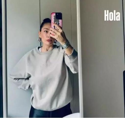 Neslihan Atagül’ün Ayna Pozuna Sanal Medyadan Beğeni Yağdı