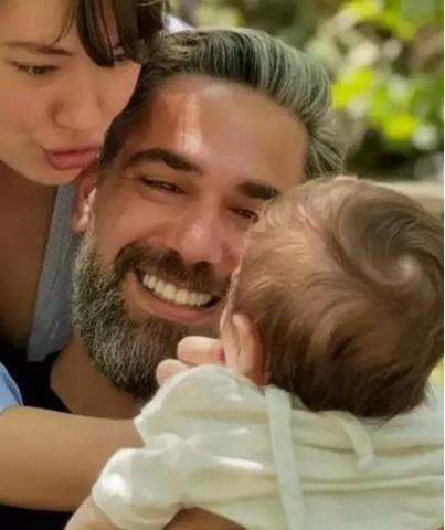 Neslihan Atagül’ün Ayna Pozuna Sanal Medyadan Beğeni Yağdı