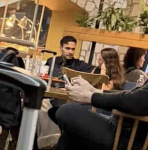 Serenay Sarıkaya ve Mert Demir havaalanında AŞK DOLU BAKIŞI OLAY OLDU
