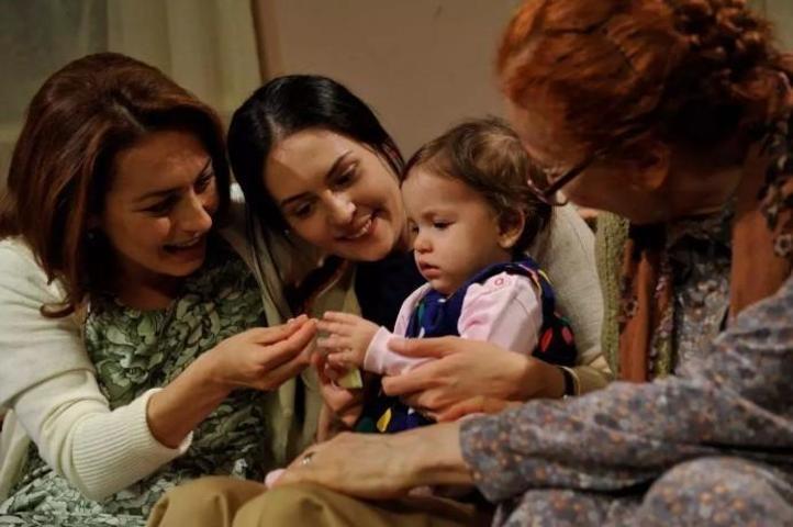 Ünlü Oyuncu Ayça Bingölün İkiz Kızları Büyüdü: İşte Son Halleri