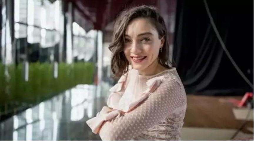 Merve Dizdardan Cesur Oyunculuk İtirafı: Kendimi Ekstra Parçalayan Biriyim