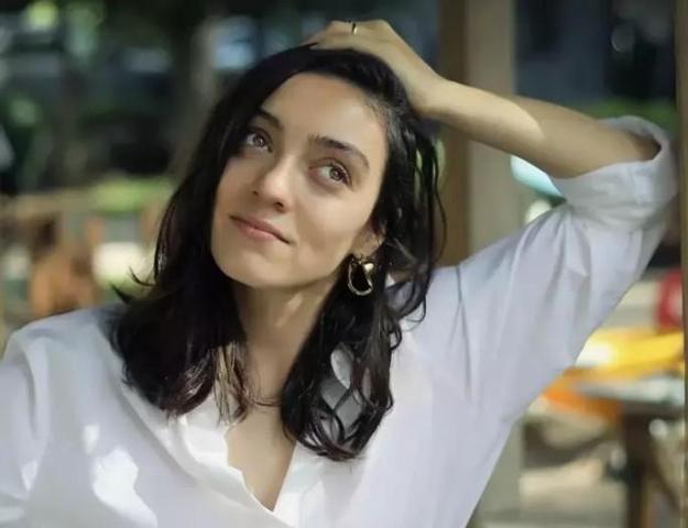 Merve Dizdardan Cesur Oyunculuk İtirafı: Kendimi Ekstra Parçalayan Biriyim