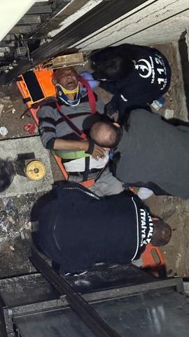 ÇAT KAPI FACİA: 5 metre aşağı düştü