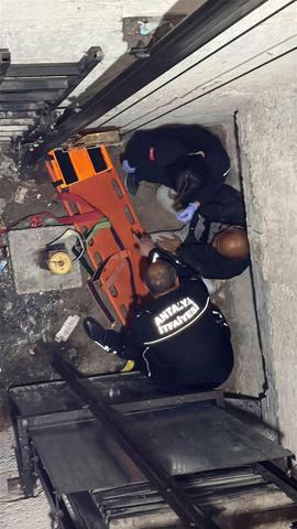 ÇAT KAPI FACİA: 5 metre aşağı düştü