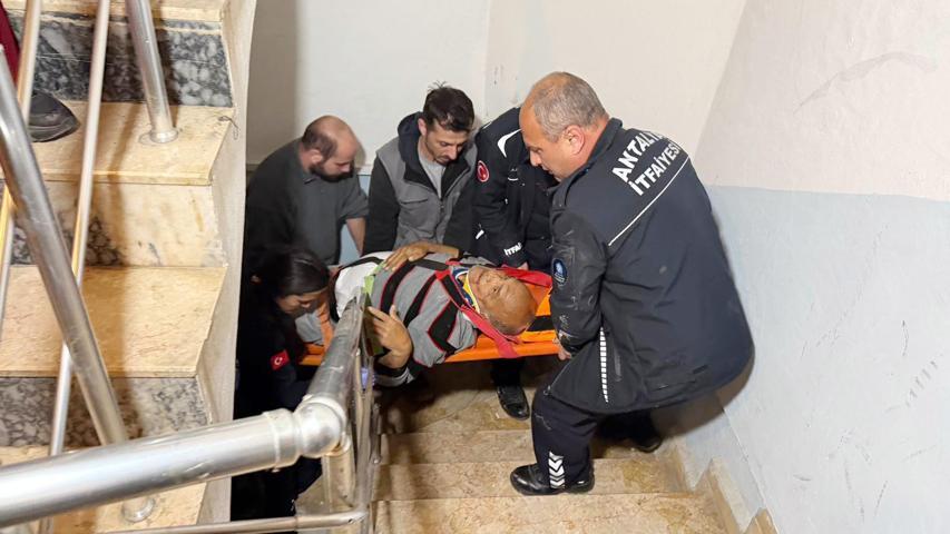 ÇAT KAPI FACİA: 5 metre aşağı düştü