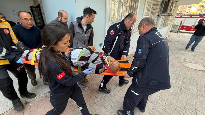 ÇAT KAPI FACİA: 5 metre aşağı düştü