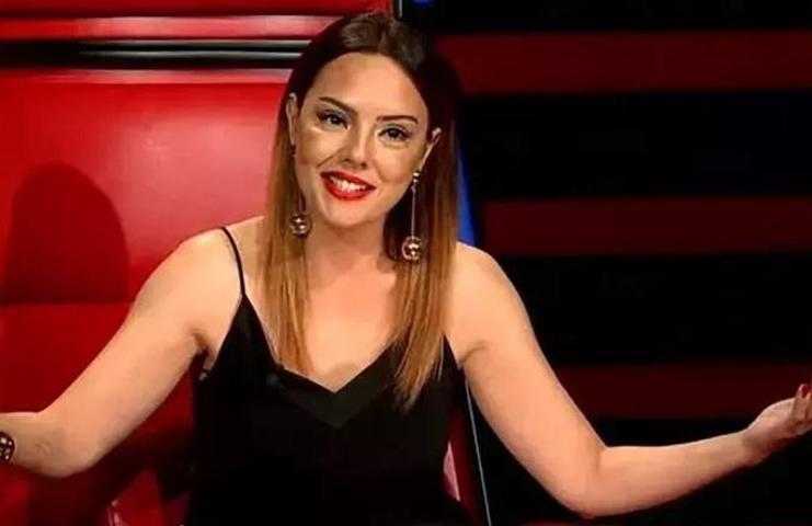Demet Akalın polemiği büyüyor İrem Derici, Ece Seçkin ve Bengünün ardından Ebru Gündeş de Burcu Güneşten nasibini aldı: MASKENİZİ BİLİRİM
