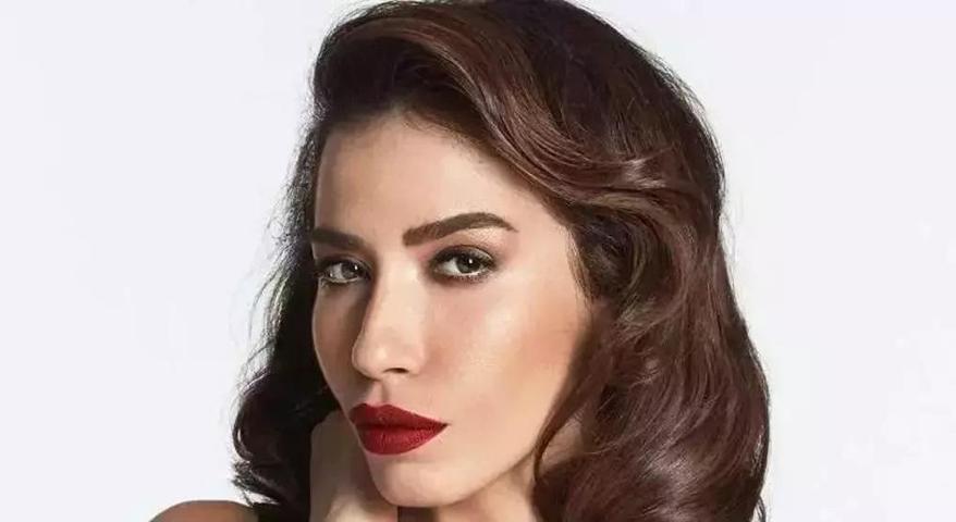 Demet Akalın polemiği büyüyor İrem Derici, Ece Seçkin ve Bengünün ardından Ebru Gündeş de Burcu Güneşten nasibini aldı: MASKENİZİ BİLİRİM
