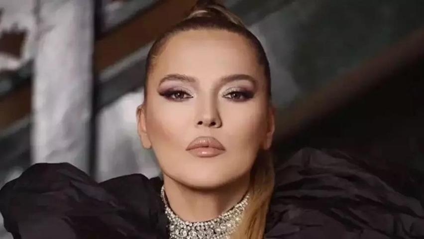 Demet Akalın polemiği büyüyor İrem Derici, Ece Seçkin ve Bengünün ardından Ebru Gündeş de Burcu Güneşten nasibini aldı: MASKENİZİ BİLİRİM