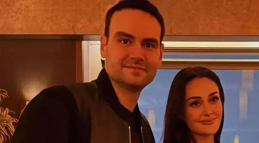 Esra Bilgiç ve Faruk Sabancının Aşkı Devam Ediyor Romantik Pozları Sanal Medyada Beğeni Topladı