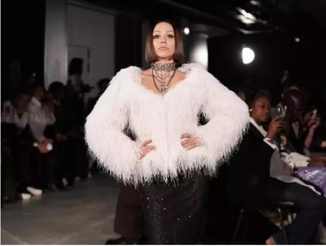 Sahne Değil Podyum Zeynep Bastık Paris Moda Haftası’nda Yürüdü