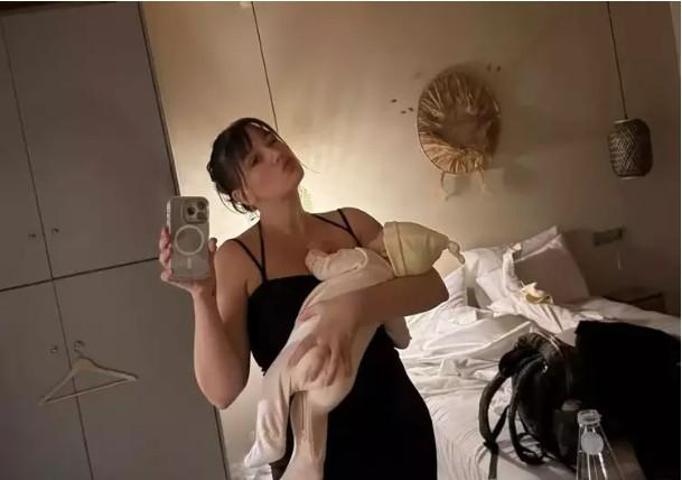 Gizem Karaca’dan kızı Yaz ile yeni paylaşım