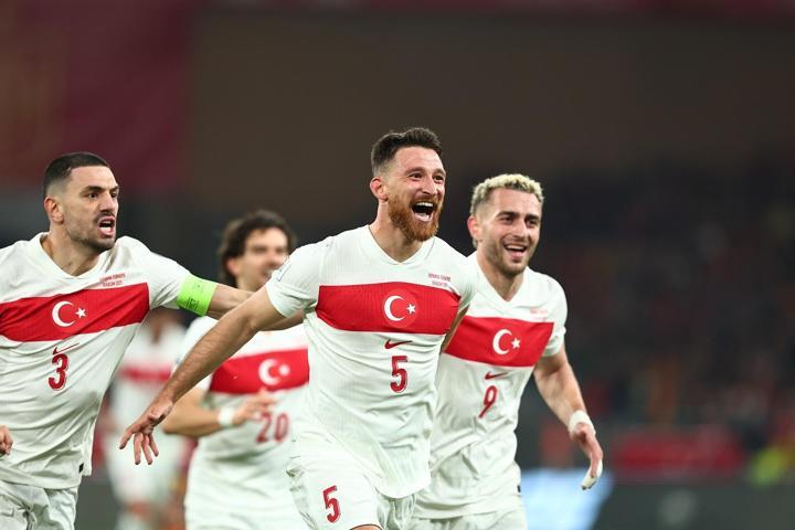 Milli futbolcu Beşiktaş yolunda Ayrılık açıklandı...