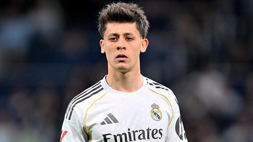 Real Madridin yıldızı Arda Gülerden tarihe geçen gol: 70 metreden avladı