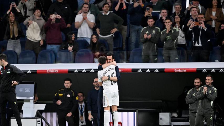 Real Madridin yıldızı Arda Gülerden tarihe geçen gol: 70 metreden avladı