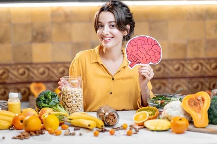 Bağırsak–Beyin İletişimini Bu Besinlerle Güçlendirin Zerdeçal, Omega-3 ve Magnezyum: Doğal Besinlerle Alzheimer’a Karşı Etkili Koruma