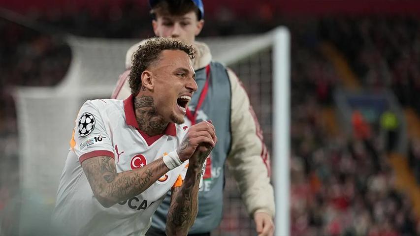 Galatasaray-Liverpool maçında gecenin en korkutan anı: Noa Langın parmağı koptu