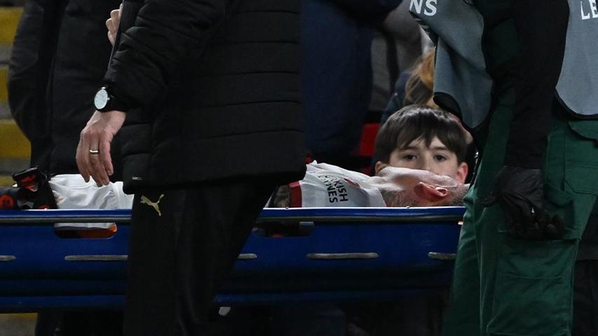 Galatasaray-Liverpool maçında gecenin en korkutan anı: Noa Langın parmağı koptu