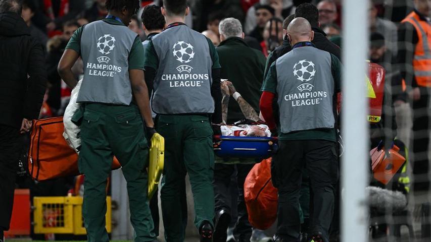 Galatasaray-Liverpool maçında gecenin en korkutan anı: Noa Langın parmağı koptu