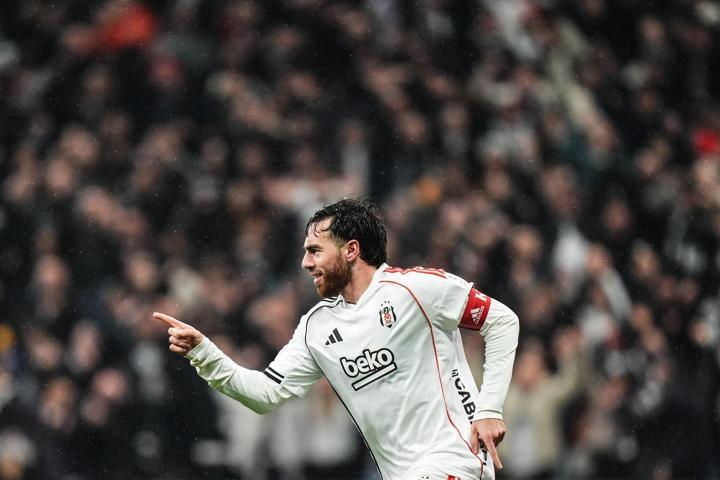 Orkun Kökçü, Avrupa devlerini peşine taktı Beşiktaş bonservisi belirledi...