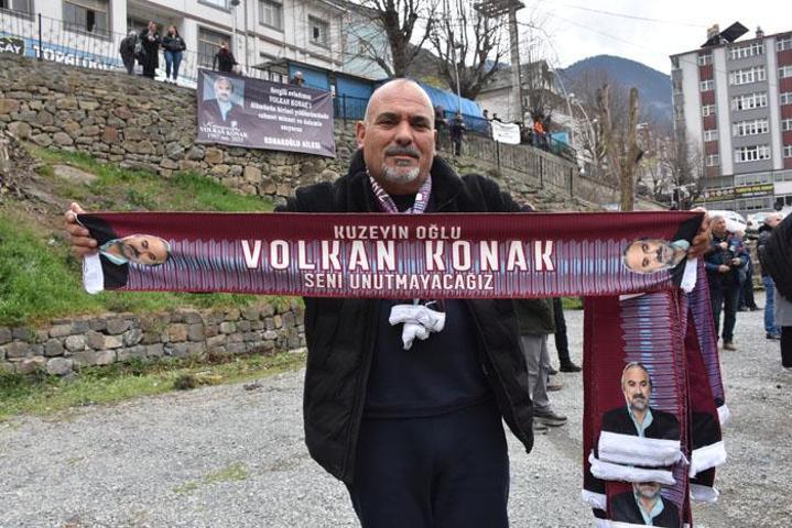 Kuzeyin Oğlunun vefatının 1. yılında mezarı başında anıldı Volkan Konakın ablası: Dünyanın bütün renkleri soldu