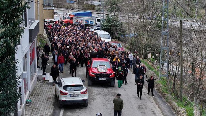 Kuzeyin Oğlunun vefatının 1. yılında mezarı başında anıldı Volkan Konakın ablası: Dünyanın bütün renkleri soldu