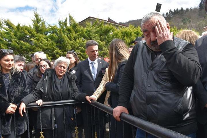 Kuzeyin Oğlunun vefatının 1. yılında mezarı başında anıldı Volkan Konakın ablası: Dünyanın bütün renkleri soldu
