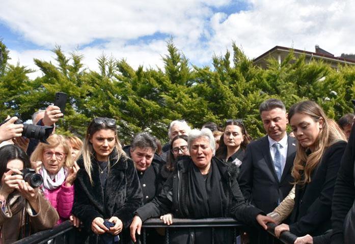Kuzeyin Oğlunun vefatının 1. yılında mezarı başında anıldı Volkan Konakın ablası: Dünyanın bütün renkleri soldu