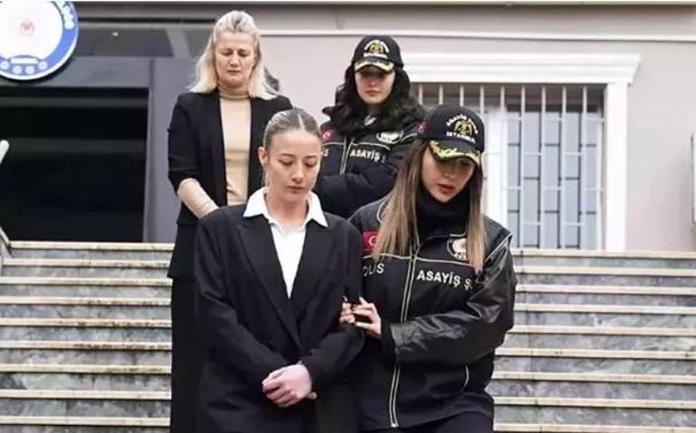 Aleyna Kalaycıoğlu’nun eski röportajı yeniden gündemde Canbayın eski nişanlısı ve Aleyna ile görüntüleri ortaya çıktı