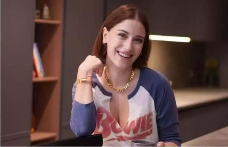 Hazal Kaya imaj yeniledi Yeni saç stili sanal medyada gündem oldu