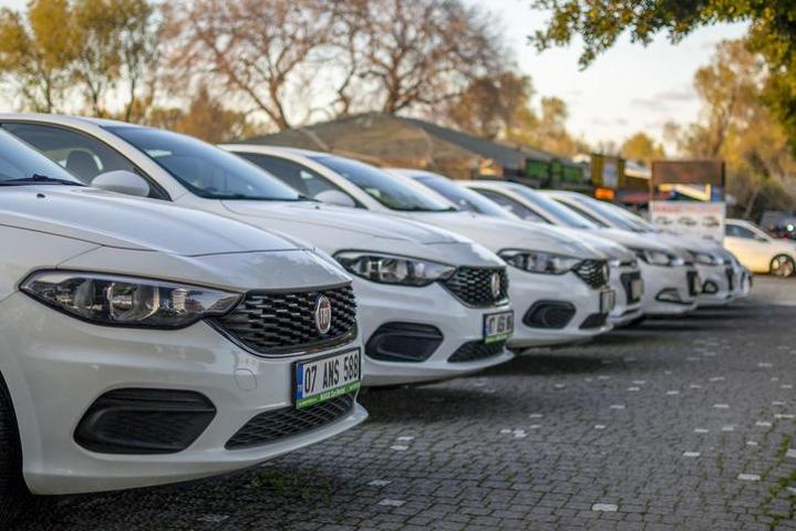 EN UCUZ ARABALAR LİSTESİ: 2026 Nisan Ayı En Ucuz Otomobiller Belli Oldu Hangi Araç Kaç Lira Nissan, Dacia, Fiat, Renault İşte Ucuz Araç Fiyat Listesi...
