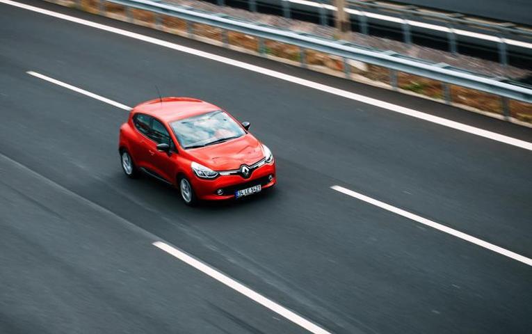 EN UCUZ ARABALAR LİSTESİ: 2026 Nisan Ayı En Ucuz Otomobiller Belli Oldu Hangi Araç Kaç Lira Nissan, Dacia, Fiat, Renault İşte Ucuz Araç Fiyat Listesi...