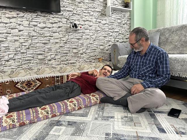 Türkiye o babayı konuşuyor: Tek hareketiyle gündem oldu Her şey para değil