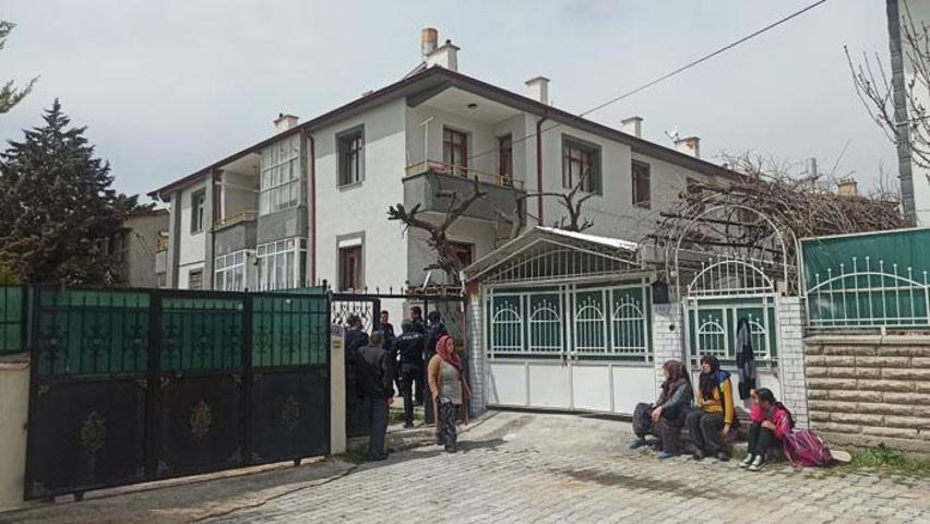 Konyada 3.2 büyüklüğündeki depremin ardından 2 bina tahliye edildi