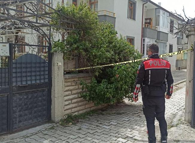 Konyada 3.2 büyüklüğündeki depremin ardından 2 bina tahliye edildi