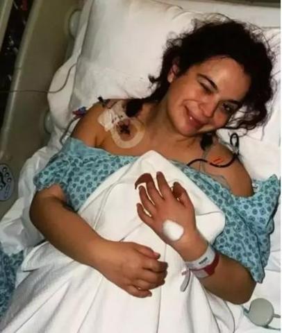 Aslı Bekiroğlu sağlık sürecinde gözyaşlarına boğuldu “Doktorlar da ne yapacaklarını bilmiyor” sözleri üzdü