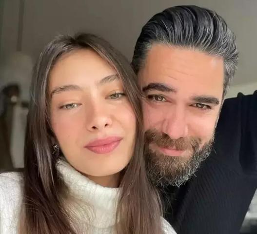 Neslihan Atagül Abisi İlkay Atagül ile Verdiği Pozla Sanal Medyayı Salladı