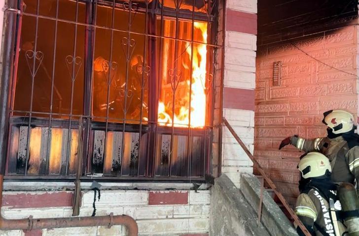 Avcılar’da korku dolu gece Alevler binayı sardı, 20 kişi kurtarıldı