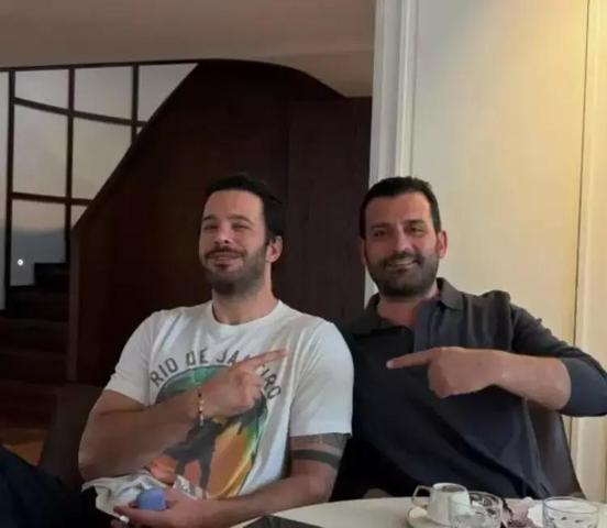 Barış Arduç’tan Altın Madalya Sonrası Sürpriz Kare Kardeşiyle Pozu Çok Konuşuldu