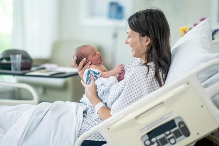 Doğum izni 24 haftaya, babalık izni 10 güne çıktı: 5 SORUDA YENİ DÜZENLEME