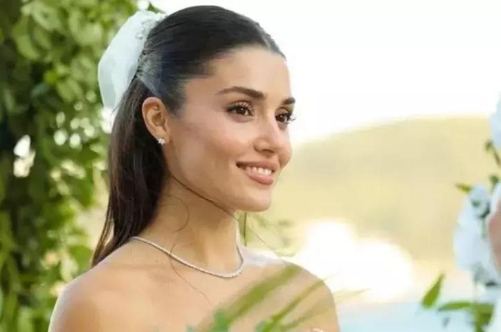 Hande Erçel tarzıyla görenleri büyüledi Beğeni butonu çöktü: ‘Benim güzel kraliçem’