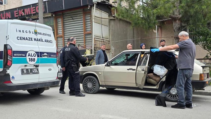 Otomobilde uyuduğu zannedilmişti: Ölü bulundu
