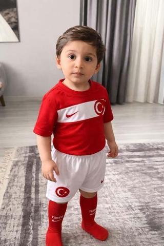 DMD hastası Doruk, tedavi için zamana karşı yarışıyor
