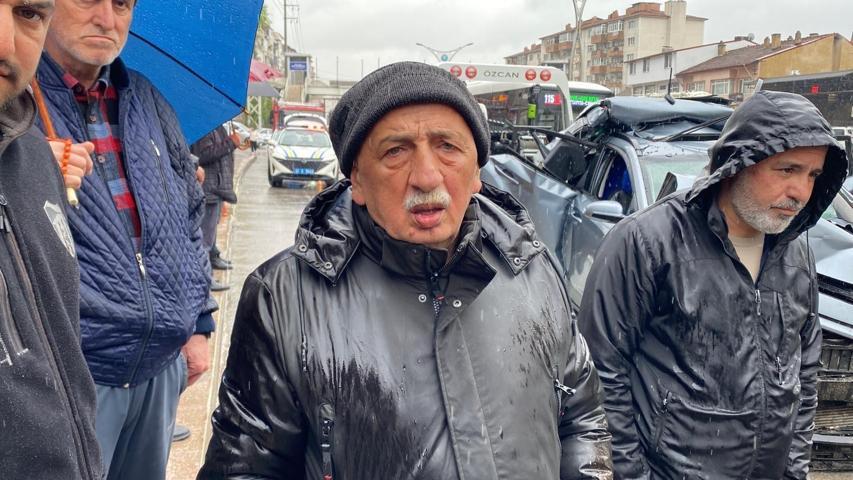 Kocaeli D-100’de zincirleme kaza Otomobil tırlar arasında hurdaya döndü