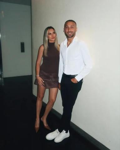 “Kraliçem” diyerek aşkını ilan etti Cenk Tosun’dan 10. yıl dönümünde romantik paylaşım: “Sana minnettarım”