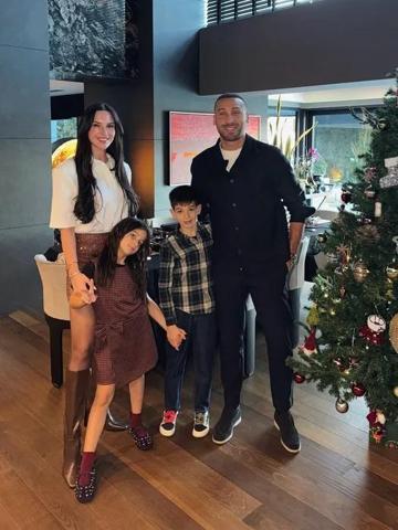 “Kraliçem” diyerek aşkını ilan etti Cenk Tosun’dan 10. yıl dönümünde romantik paylaşım: “Sana minnettarım”