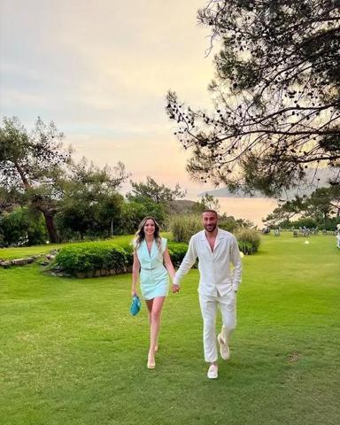 “Kraliçem” diyerek aşkını ilan etti Cenk Tosun’dan 10. yıl dönümünde romantik paylaşım: “Sana minnettarım”