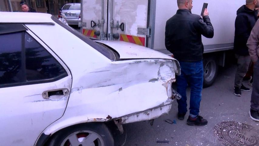 Park halindeyken sürüklenen kamyon 8 araca çarptı