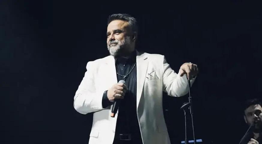 Bülent Serttaşın zayıflama sırrı belli oldu 3 ayda 18 kilo verdi Ünlü şarkıcı fazlalıklarından bakın nasıl kurtulmuş...