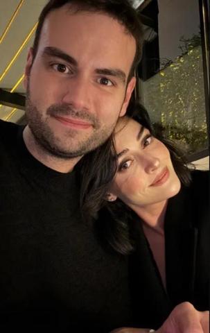 Esra Bilgiç ve Faruk Sabancı’dan Romantik Paylaşım: “Aşkın Fotoğrafı” Yorumu Yağdı